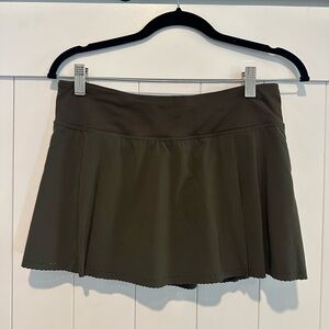 lululemon athletica Olive Green Laser Cut Scalloped Skirt Size 6